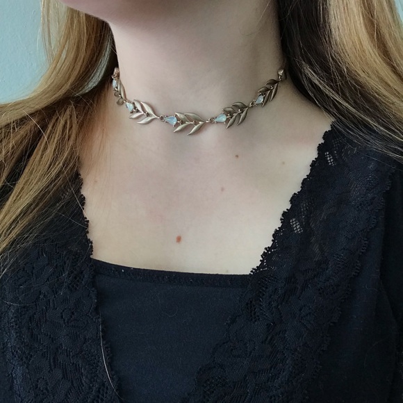 Maurices Jewelry - ✨SALE✨Maurices Gold Leaf Choker